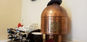 La Nenea Iancu, berarie in strada Romulus din Bucurestiul Vechi