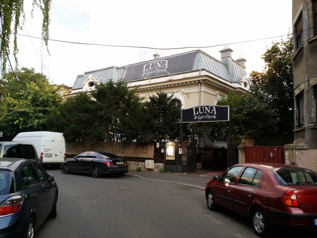 Luna Cafe &amp; Bistro, pe strada Viitorului in Bucuresti