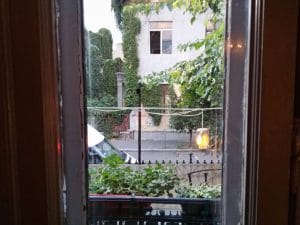 Luna Cafe & Bistro, pe strada Viitorului in Bucuresti