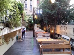 Luna Cafe & Bistro, pe strada Viitorului in Bucuresti