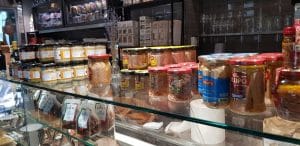 Sara, bacanie de delicatese italienesti si bistrou de paste si pizza