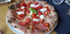 Sara, bacanie de delicatese italienesti si bistrou de paste si pizza