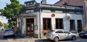 Strada Popa Nan, cu restaurantele Blueberry si The Vine Bistro