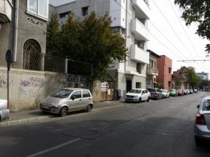 Strada Popa Nan din Bucurestiul vechi, cu restaurantele La Zavat si Backyard