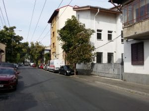 Strada Popa Nan din Bucurestiul vechi, cu restaurantele La Zavat si Backyard