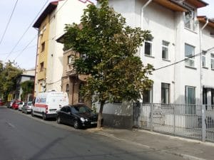 Strada Popa Nan din Bucurestiul vechi, cu restaurantele La Zavat si Backyard