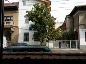 Strada Popa Nan din Bucurestiul vechi, cu restaurantele La Zavat si Backyard