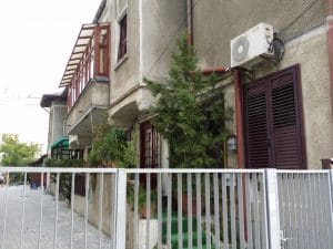 Strada Popa Nan din Bucurestiul vechi, cu restaurantele La Zavat si Backyard