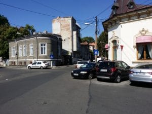 Strada Silvestru din Bucuresti, cu Biserica Silvestru si Restaurantul Il Destino