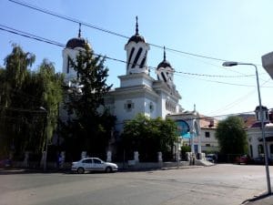 Strada Silvestru din Bucuresti, cu Biserica Silvestru si Restaurantul Il Destino