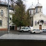Biserica Schitu Magureanu, vazuta prin fereastra restaurantului Tulin