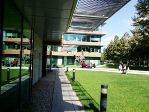 Bucharest Business Park - centru de business cu restaurante si cafenele