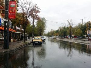 Bulevardul Basarabia la Arena Nationala, cu Damascus Palace si Trattoria Buongiorno