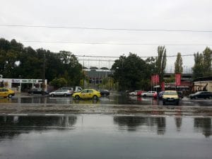 Bulevardul Basarabia la Arena Nationala, cu Damascus Palace si Trattoria Buongiorno