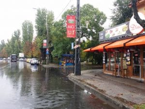 Bulevardul Basarabia la Arena Nationala, cu Damascus Palace si Trattoria Buongiorno