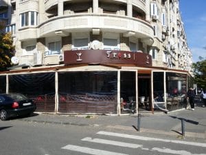 Bulevardul Decebal, cu restaurantele Turquoise, Padthai, Ruby Tuesday si Tress