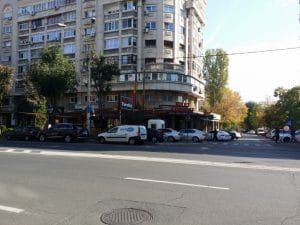 Bulevardul Decebal, cu restaurantele Turquoise, Padthai, Ruby Tuesday si Tress