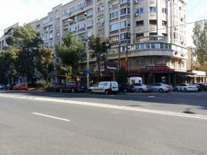 Bulevardul Decebal, cu restaurantele Turquoise, Padthai, Ruby Tuesday si Tress