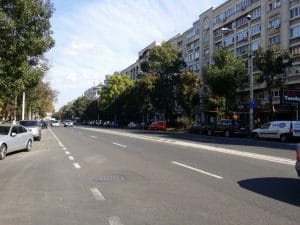 Bulevardul Decebal, cu restaurantele Turquoise, Padthai, Ruby Tuesday si Tress