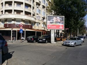 Bulevardul Decebal, cu restaurantele Turquoise, Padthai, Ruby Tuesday si Tress