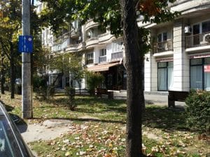 Bulevardul Decebal, cu restaurantele Turquoise, Padthai, Ruby Tuesday si Tress