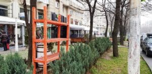 Bulevardul Decebal, cu resturantele La Conac, Zvon, Funky si altele