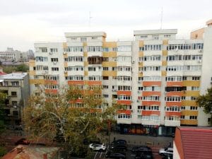 Calea Dorobantilor vazuta de pe terasa hotelului Marshall Garden din Bucuresti