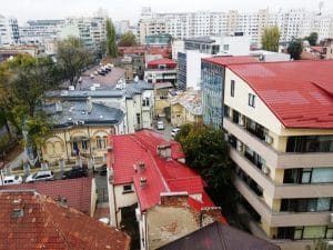 Calea Dorobantilor vazuta de pe terasa hotelului Marshall Garden din Bucuresti