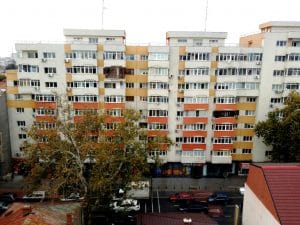 Calea Dorobantilor vazuta de pe terasa hotelului Marshall Garden din Bucuresti