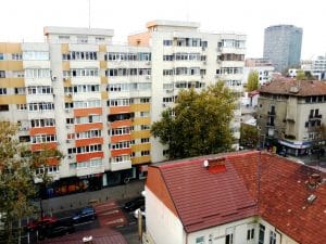 Calea Dorobantilor vazuta de pe terasa hotelului Marshall Garden din Bucuresti