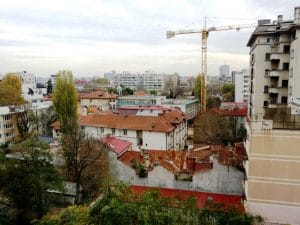 Calea Dorobantilor vazuta de pe terasa hotelului Marshall Garden din Bucuresti