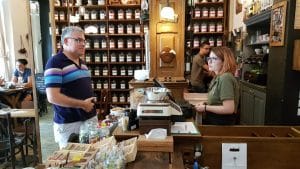 Camera din Fata, cafenea ceainarie in Piata Amzei din Bucuresti