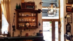 Camera din Fata, cafenea ceainarie in Piata Amzei din Bucuresti