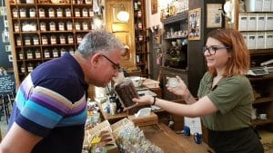 Camera din Fata, cafenea ceainarie in Piata Amzei din Bucuresti