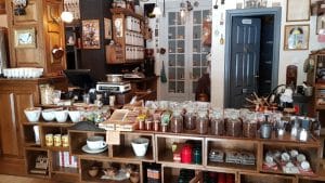 Camera din Fata, cafenea ceainarie in Piata Amzei din Bucuresti