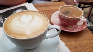 Camera din Fata, cafenea ceainarie in Piata Amzei din Bucuresti