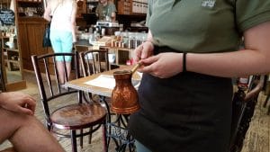 Camera din Fata, cafenea ceainarie in Piata Amzei din Bucuresti