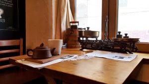 Camera din Fata, cafenea ceainarie in Piata Amzei din Bucuresti