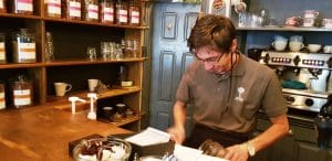 Camera din Fata, cafenea si ceainarie boema in Piata Amzei din Bucuresti