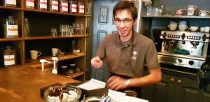 Camera din Fata, cafenea si ceainarie boema in Piata Amzei din Bucuresti