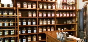 Camera din Fata, cafenea si ceainarie boema in Piata Amzei din Bucuresti