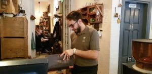 Camera din Fata, cafenea si ceainarie boema in Piata Amzei din Bucuresti