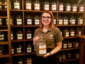 Camera din Fata, cafenea si ceainarie boema in Piata Amzei din Bucuresti