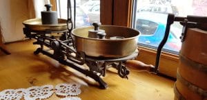 Camera din Fata, cafenea si ceainarie boema in Piata Amzei din Bucuresti