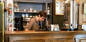 Camera din Fata, cafenea si ceainarie boema in Piata Amzei din Bucuresti