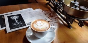 Camera din Fata, cafenea si ceainarie boema in Piata Amzei din Bucuresti