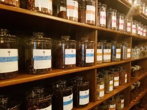 Camera din Fata, cafenea si ceainarie boema in Piata Amzei din Bucuresti