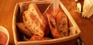 Lovin, winebar cu bistrou la Piata Dorobantilor din Bucuresti