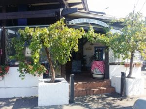 Pe la Piata Domenii, cu Taverna Marelui Paharnic si Barka Saffron