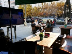 Piata Amzei, cu Ryans, Camera din Fata si alte restaurante si cafenele